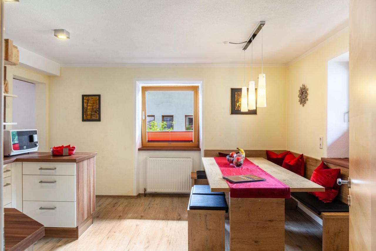 Ferienwohnung Galerie Kaiser Mayrhofen Buitenkant foto