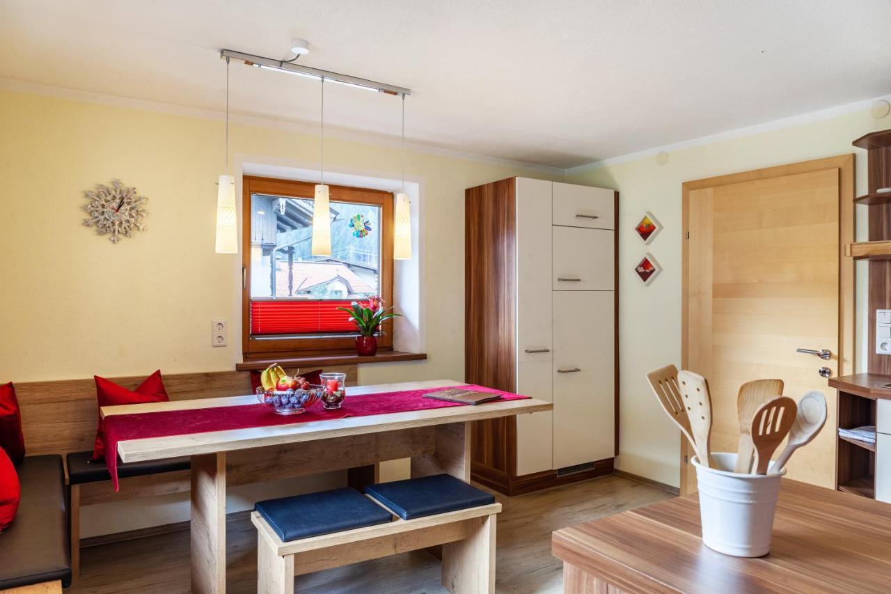 Ferienwohnung Galerie Kaiser Mayrhofen Buitenkant foto