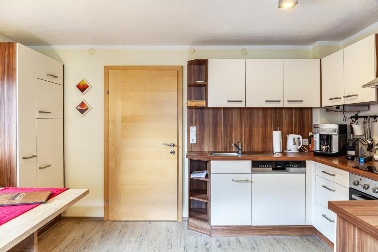 Ferienwohnung Galerie Kaiser Mayrhofen Buitenkant foto