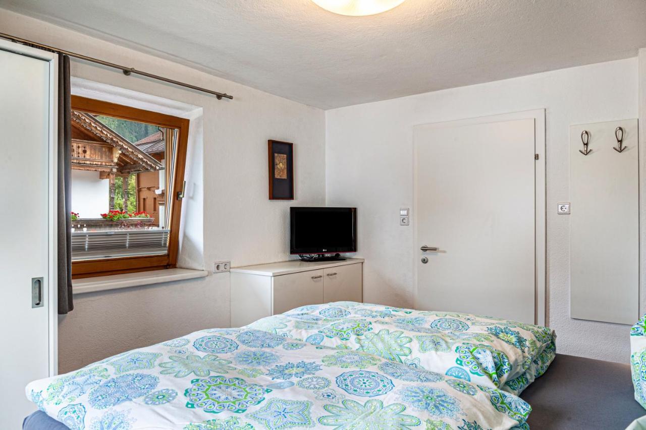 Ferienwohnung Galerie Kaiser Mayrhofen Buitenkant foto