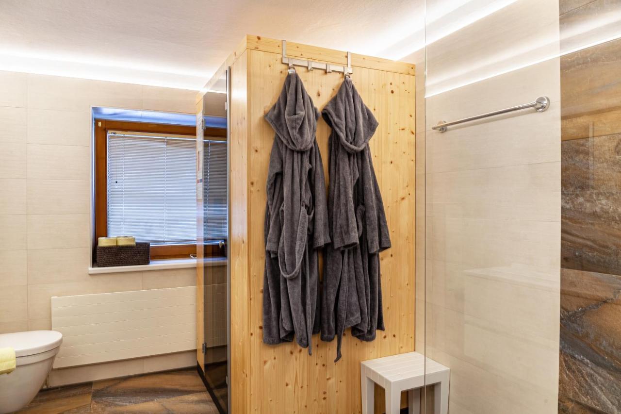Ferienwohnung Galerie Kaiser Mayrhofen Buitenkant foto